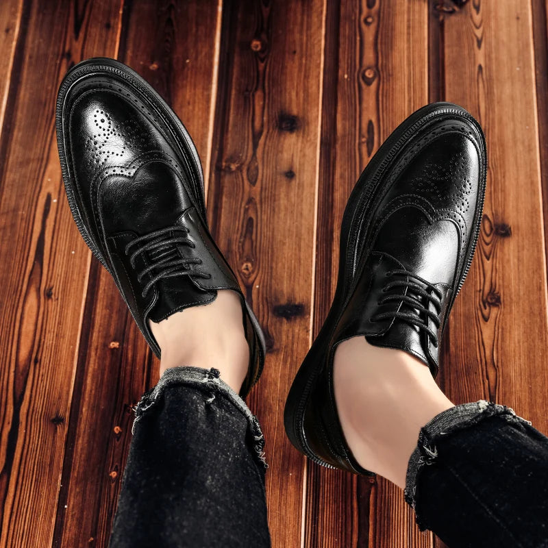 Fashion Derby Leather Men Shoes White Brogue Lace Up Solid Simple Dress Business Casual Party Wedding Flat Shoes For Man